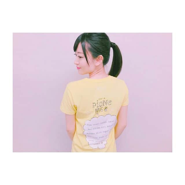 上西恵さんのインスタグラム写真 - (上西恵Instagram)「後ろもすっごく可愛いのにちゃんと写ってない😢 ピオーネ！Nの合言葉💓笑 そして無理やりひねってるから首のシワが気になる笑 可爱的T恤 귀여운 T셔츠  Pretty T-shirt #Tシャツ #チームN」3月15日 14時54分 - jonishi_kei
