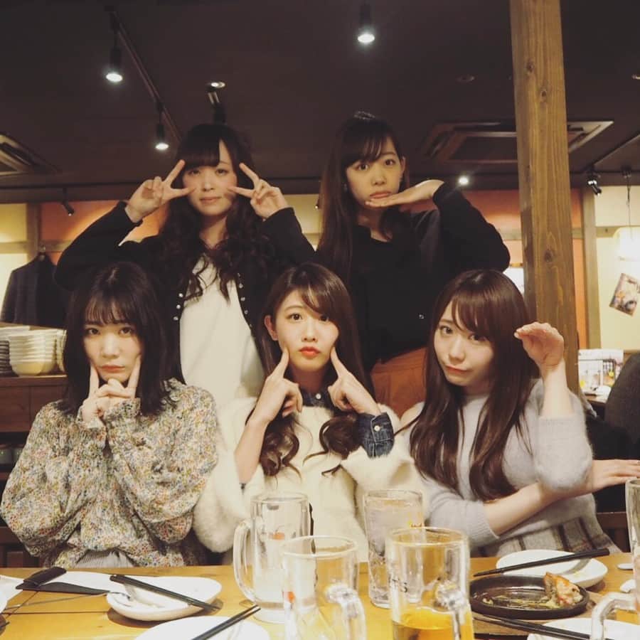 石塚つきみのインスタグラム：「それとこの前久しぶりに高校時代のお友達と集まりました😆✨ ＊ 久しぶりすぎて話しが尽きず…♪ ぎゃーぎゃーうるさい私たち🙌🏻笑 ＊ ＊ #高校時代に戻りたい #kmmty #friends #fun #dinner #loveit」