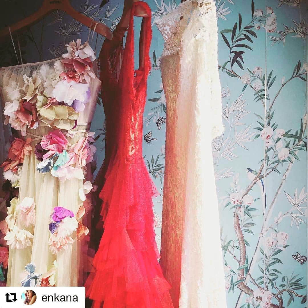 WEDDING DRESS KEITA MARUYAMAのインスタグラム：「#Repost @enkana with @repostapp ・・・ KEITA MARUYAMA @keitamaruyama_wedding  #ウェディング #ウェディングプランナー  #東京 #プレ花嫁 #結婚式 #花嫁  #結婚式準備 #結婚式コーデ  #ウェディングドレス  #ケイタマルヤマ  #プレ花嫁サポート  #日本中のプレ花嫁さんと繋がりたい  #wedding #weddingplanner #weddingdress #tokyo #fashion#ケイタマルヤマウエディング #keitamaruyamawedding#丸山邸」