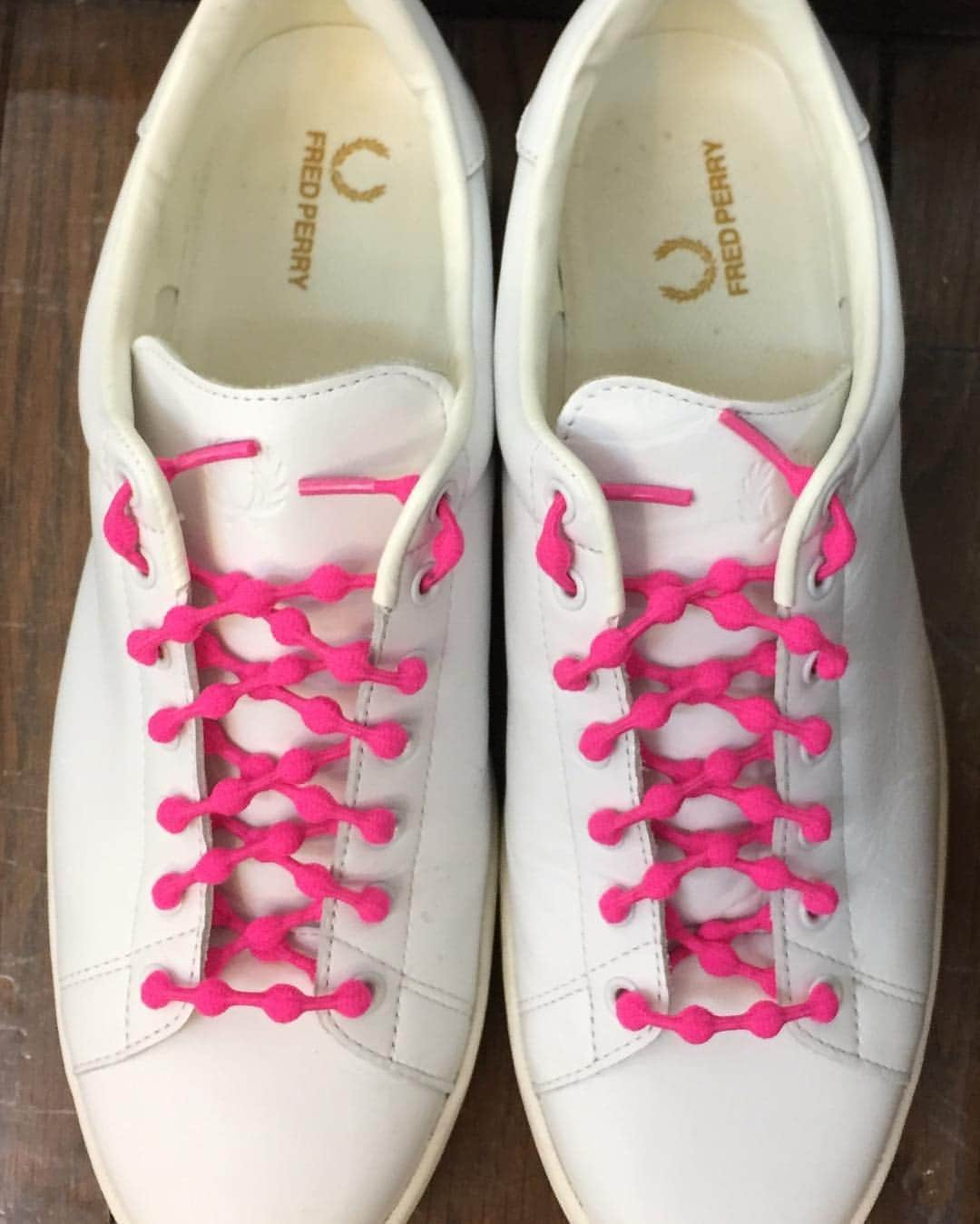 日本テレビ「視覚探偵　日暮旅人」さんのインスタグラム写真 - (日本テレビ「視覚探偵　日暮旅人」Instagram)「旅人の靴は感覚がない旅人が靴ひもを結ばなくていいようになっているのです！そしてちゃんと足が自分の意思通り動いているか目で視てわかりやすようにピンクの靴ひもになっているのです！！ #旅人の靴#視覚探偵日暮旅人#ピンクの靴ひも#今週日曜最終話#よる10時30分」3月16日 10時13分 - tabito_higurashi