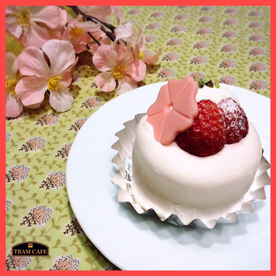 TRAMCAFE 西武池袋本店のインスタグラム：「【TRAMCAFEの桜スイーツフェア🌸🍰】 . . こんにちは！西武池袋本店 TRAMCAFEです🚃☆ . . ただいま春の桜のスイーツフェアを開催中🌸春の路面電車をイメージした店内で、ぜひ「さくら」を味わってみませんか？🍰🍴 . . . . . . . . . #cafe#coffee#tea#cake#sweets#tramcafe#japan#ikebukuro#instalikes#instagood#like4like#tagsforlikes  #カフェ#喫茶店#東京カフェ#池袋カフェ#カフェ巡り#コーヒー#ケーキ#ランチ#トラムカフェ#東京#池袋#池袋西武#西武池袋本店#電車#西武冬市#路面電車#パンケーキ#桜」