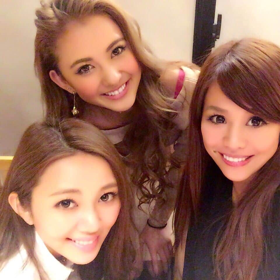 カレンさんのインスタグラム写真 - (カレンInstagram)「#lastnight 🍴🌙 昨夜は、楽しすぎるディナーをしてきました💓👩‍👩‍👧 麗子さん @reiko_nakane ありがとうございました😍🙌✨✨✨ #selfie #happy #dinner #smile #japanesegirls #rienda #すき焼き」3月16日 14時40分 - cjd_karen
