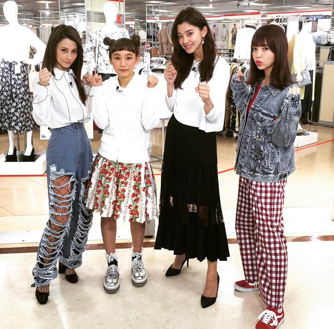 日本テレビ ヒルナンデス さんのインスタグラム写真 日本テレビ ヒルナンデス Instagram 3月１7日 金 放送 ３色ショッピング からのオフショット 人気モデルによるファッション対決 お楽しみに C 日本テレビ ヒルナンデス ３色