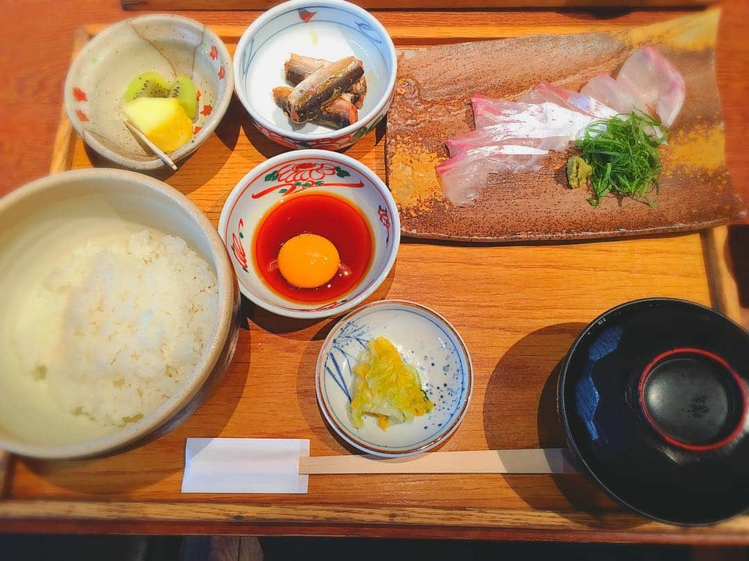 門田茉優さんのインスタグラム写真 - (門田茉優Instagram)「ねーちゃんとランチに行ってきた🐟 ごちそうさまでした❤️ #lunch #銀次郎 #宇和島 #鯛飯 #delicious」3月16日 15時47分 - mayu_kadota