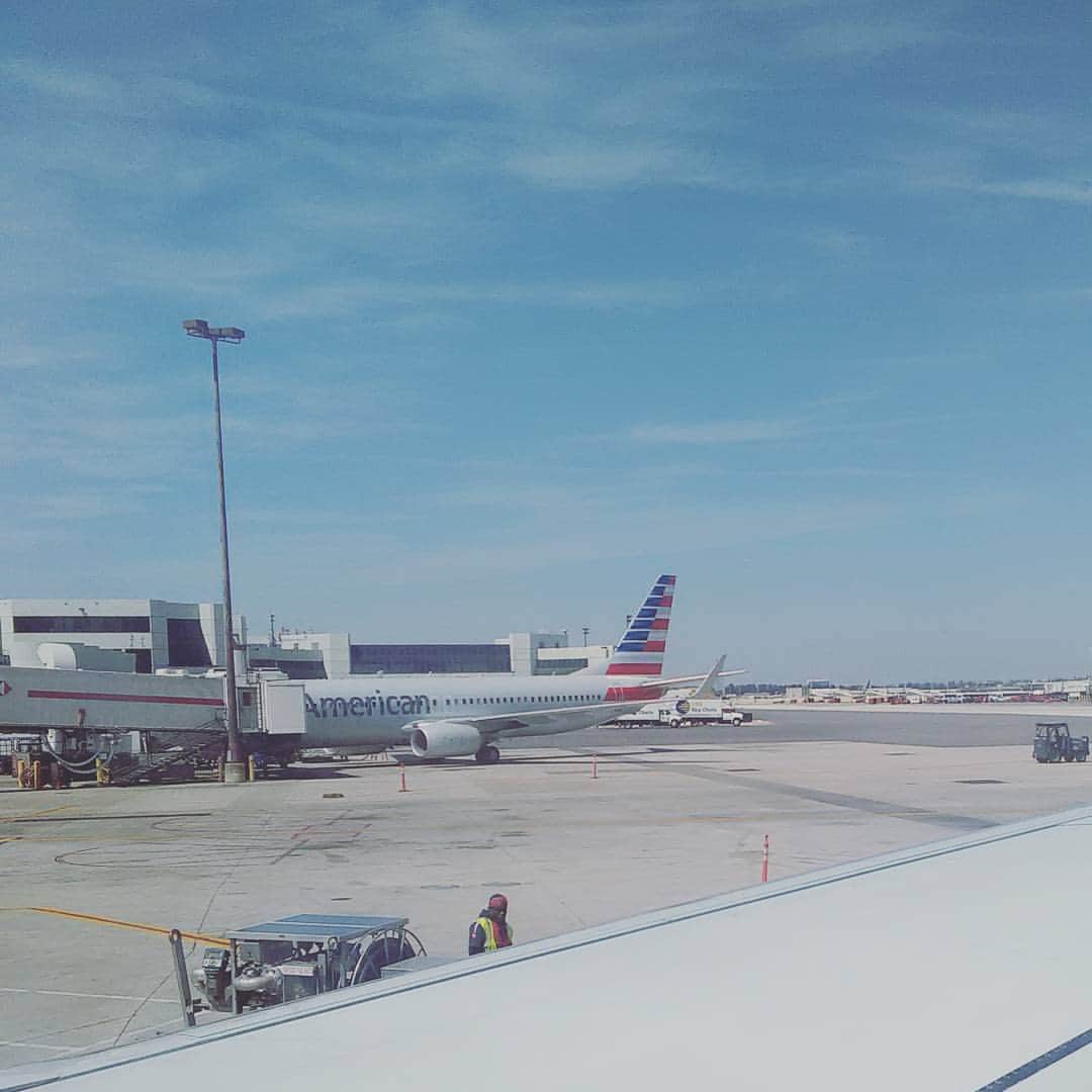 のインスタグラム：「Let's start our spring break!!! BYE MIA!」