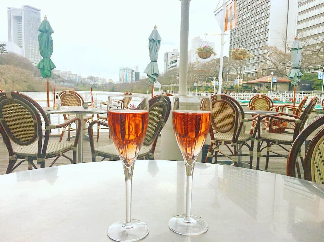 七尾エレナのインスタグラム：「親友と昼から…🍾🍷 春はもうすぐそこ🌸 ＊ #lunchtime #lunch🍴 #CANALcafe #tokyo #bff😘 #springhascome」