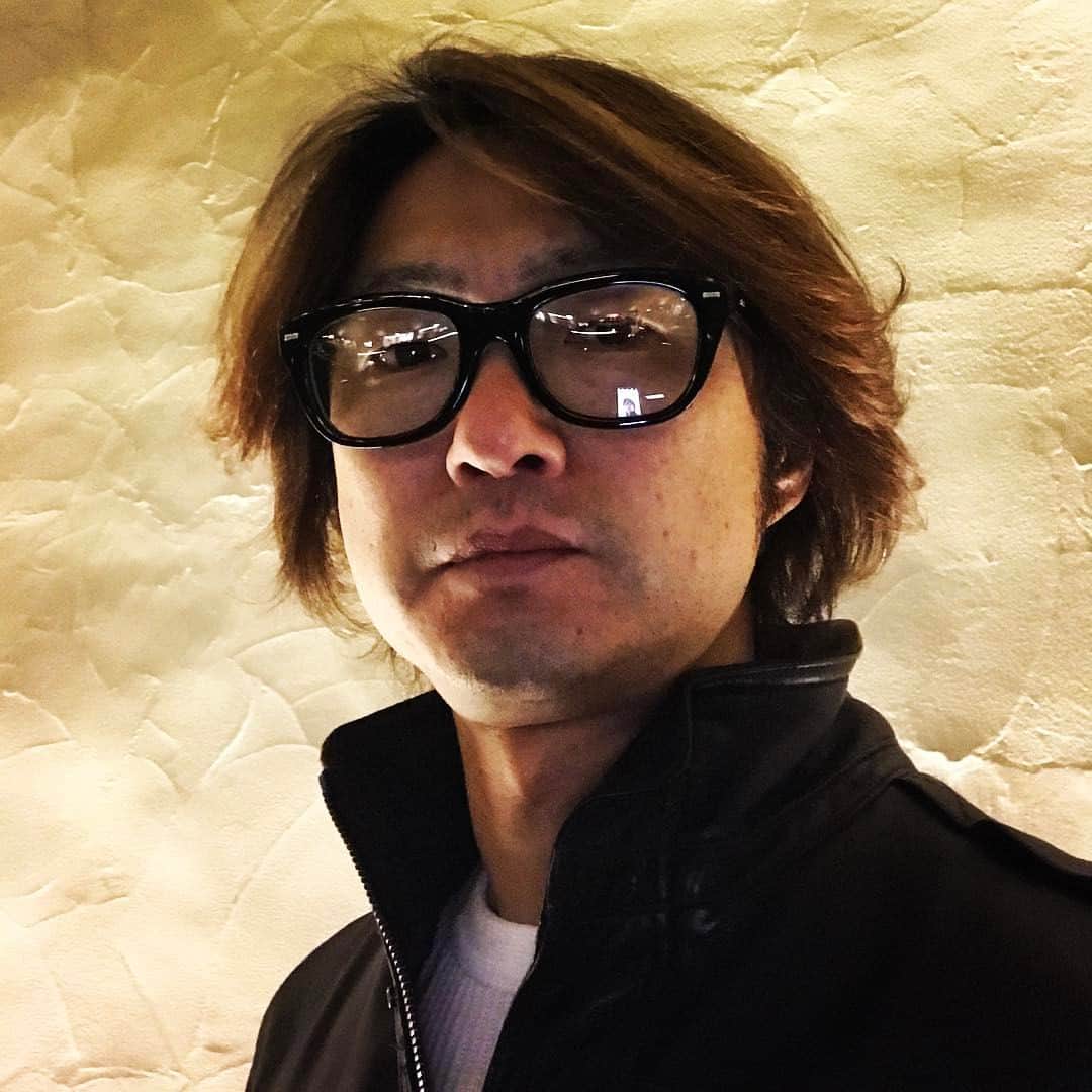 川田紳司さんのインスタグラム写真 - (川田紳司Instagram)「ステキな壁を見掛けたのでたまには自撮りに挑戦！」3月17日 16時53分 - shinji_kawada