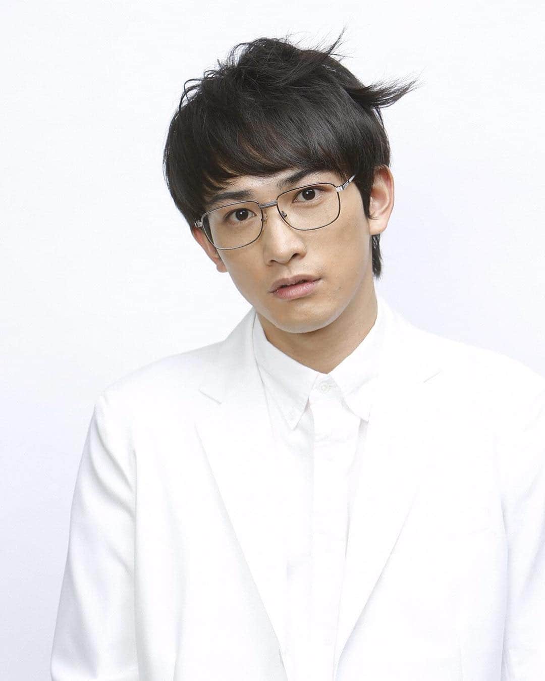 のインスタグラム：「フジテレビドラマ「人は見た目が100パーセント」一足先にビジュアル公開✨ 是非楽しみにしていてください！  #寝ぐせ10パーセント #冴えない #理系男子 #丸尾拓馬 #人は見た目が100パーセント  #ひとパー」