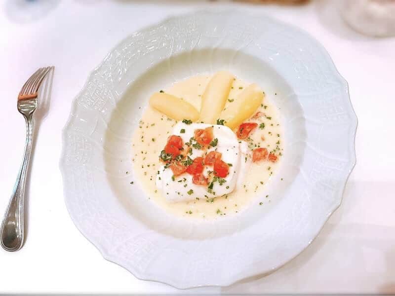 のインスタグラム：「メゾンポールボキューズで習ったお料理🍽あさりのクラムチャウダー #clamchowder #cooking #cookinglesson #lesson #cook #ginza #French #beautyful #model #cute #2girls #girls #cookingclass #beautyfulgirl #MaisonPaulBocuse #recommend #メゾンポールボキューズ #銀座 #フレンチ #料理教室 #料理 #美女 #クッキング #女子会 #オススメ #クラムチャウダー」