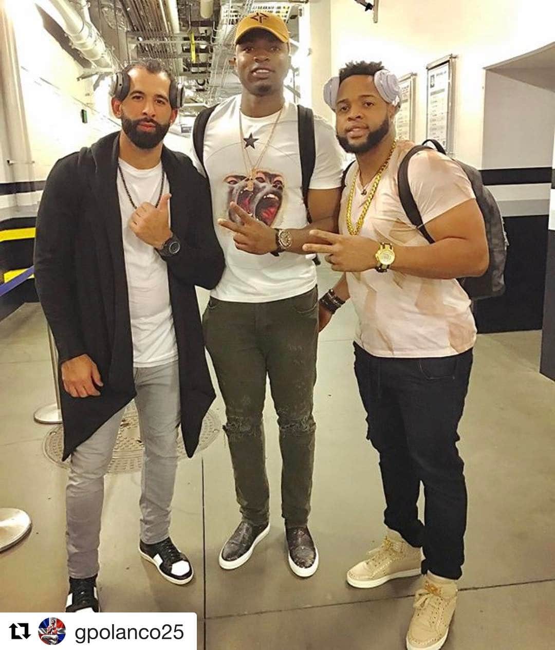 ホセ・バティスタのインスタグラム：「#Repost @gpolanco25 💪🏽💪🏽💪🏽💪🏽💪🏽 ・・・ Con los tigueres miooo @joeybats19 y @slamtana_41 #FlowMalagueton me faltaron los #Beats en la cabeza, pa la proxima 😂😂」