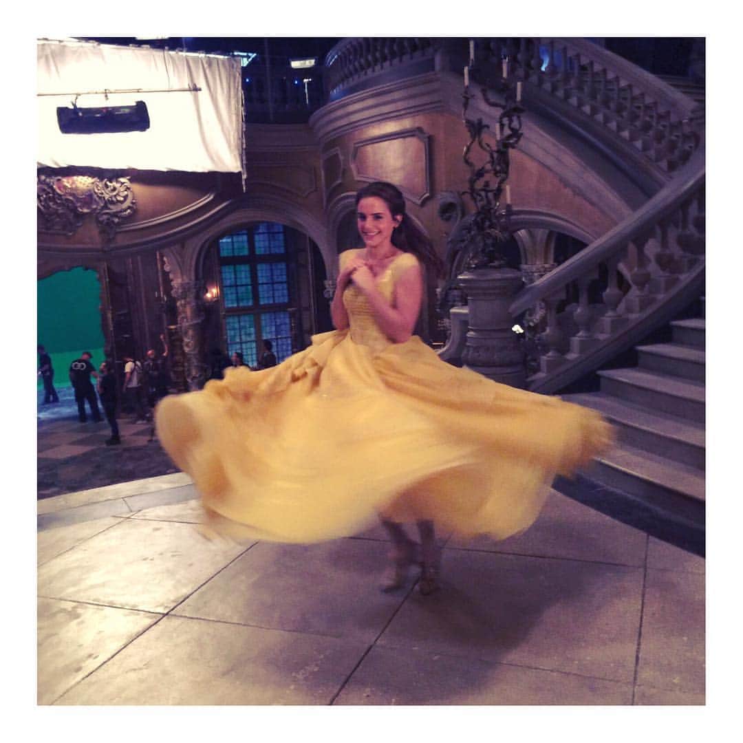 エマ・ワトソンのインスタグラム：「@beautyandthebeast opens today! I hope you have as much fun watching it as I did making it. Love, Emma 🌹」