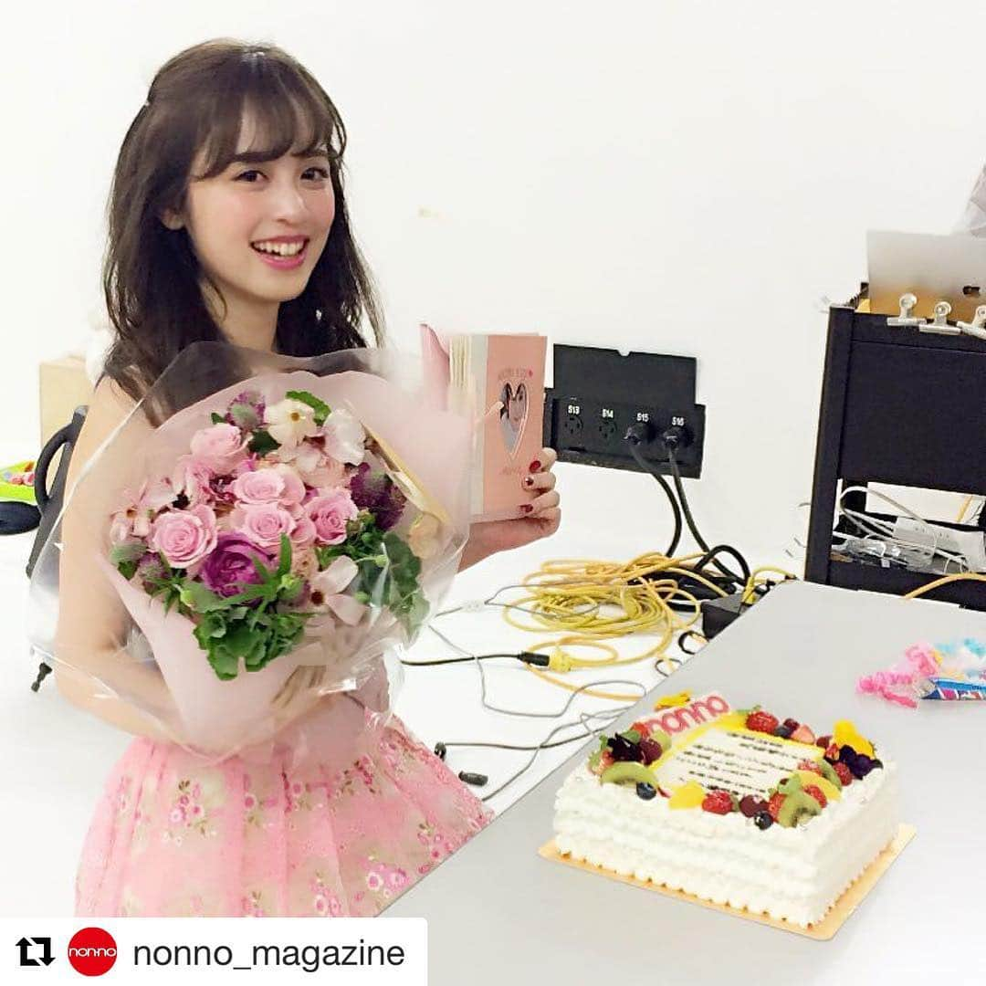 久慈暁子さんのインスタグラム写真 - (久慈暁子Instagram)「* 😭💗 #Repost @nonno_magazine with @repostapp ・・・ 久慈暁子がついにノンノを卒業!! 2014年11月号でデビューして以来、ファッションもビューティも、様々な企画で大活躍してくれました。  最後の撮影ではスタッフからのサプライズでまさかの号泣♡♡♡ ずっとずっと大好きだよー!!!by編集部  #今までありがとう #これからも応援よろしくね #泣いたから顔赤いよ笑 #久慈暁子 #nonno_magazine #nonno #ノンノ @kuji_akiko」3月17日 20時48分 - kuji_akiko