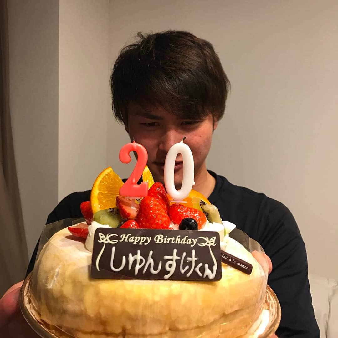 堀内汰門のインスタグラム：「同級生最後1人の誕生日😊 やっとみんな20歳になりました〜🖐 しゅんおめでとう👑 #20歳 #笠谷俊介 #誕生日おめでとう」