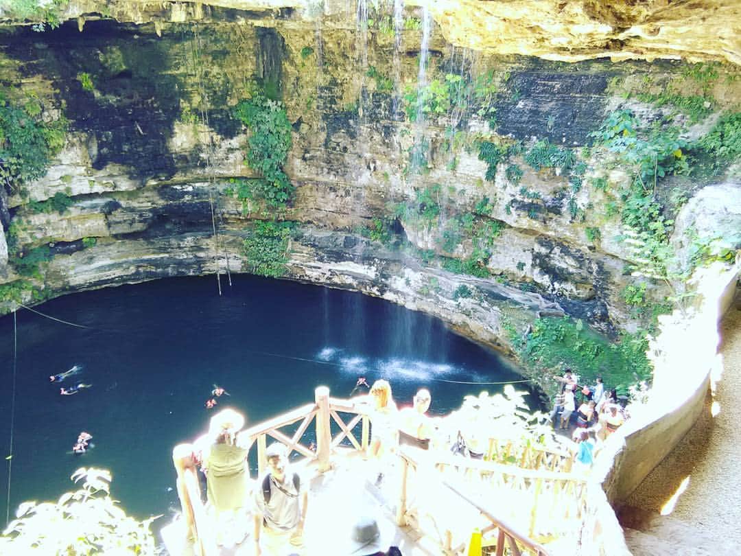 ルーキタエのインスタグラム：「Jumped to Cenote! Feel so good」