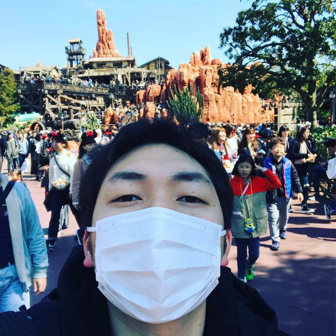 CO-DAのインスタグラム：「花粉症の男がビッグサンダーマウンテン！！(今日ではありません)」