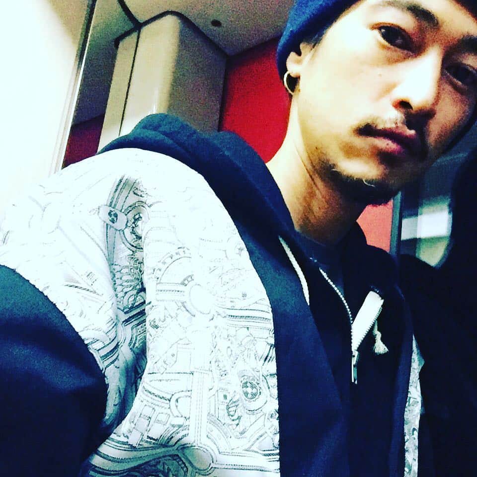 窪塚洋介のインスタグラム：「#yosuke_kubozuka ”I got a Hanten in Kofu”」