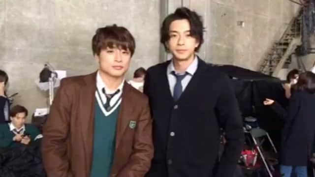 映画「ひるなかの流星」のインスタグラム：「‪＼フォロワー8万人突破🎉／‬ ‪いつも応援ありがとうございます🙇‍♀️‬ ‪今日はスタッフが現場で撮ったオフショット動画をお見せしちゃいます…😍‼︎‬ ‪まずはその①☝️ ‪#三浦翔平 #白濱亜嵐 #あらしょー #あ動画です‬ ‪#ひるなかの流星 #3月24日公開 ‬」