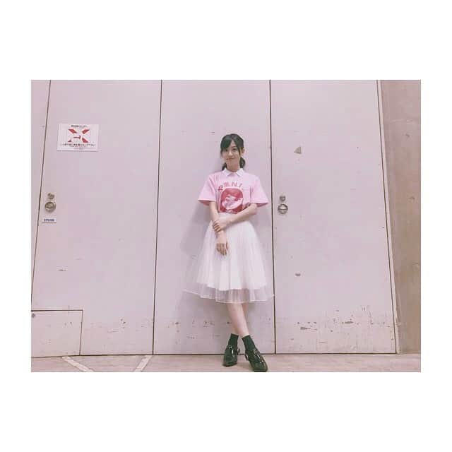上西恵さんのインスタグラム写真 - (上西恵Instagram)「そして、約束してた通り 誕生日当日なので生誕Tシャツで！！！ ピンク恥ずかしいと言いながらも、着て下さってたり☺️ 皆さんの優しさ感じました☺️ #握手会 #けいっち私服 #生誕Tシャツ」3月18日 23時41分 - jonishi_kei