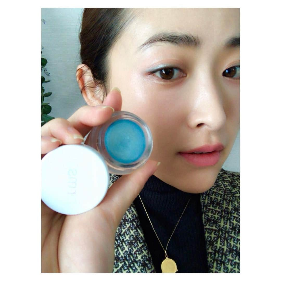 樋場早紀さんのインスタグラム写真 - (樋場早紀Instagram)「blueにトライ💙キワに🐠 #rmsbeauty #blue #eyeshadow #メイク楽しい #creamshadow #潤う」3月19日 15時38分 - saki_toyoba