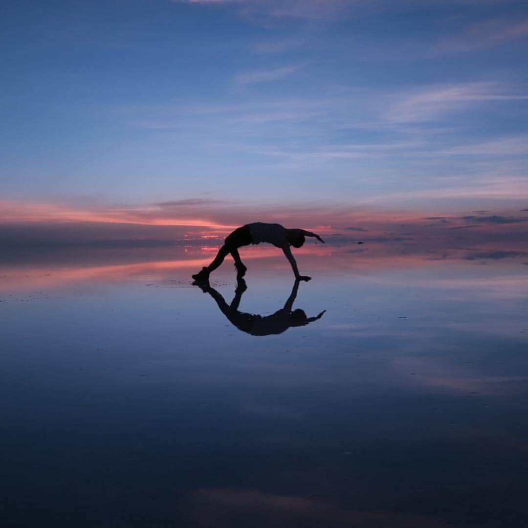久保田智子のインスタグラム：「#uyuni #salardeuyuni #bolivia #nofilter #ウユニ塩湖 #ウユニ #絶景ヨガ #トラベルヨガ #加工なし #ウユニの夕方」