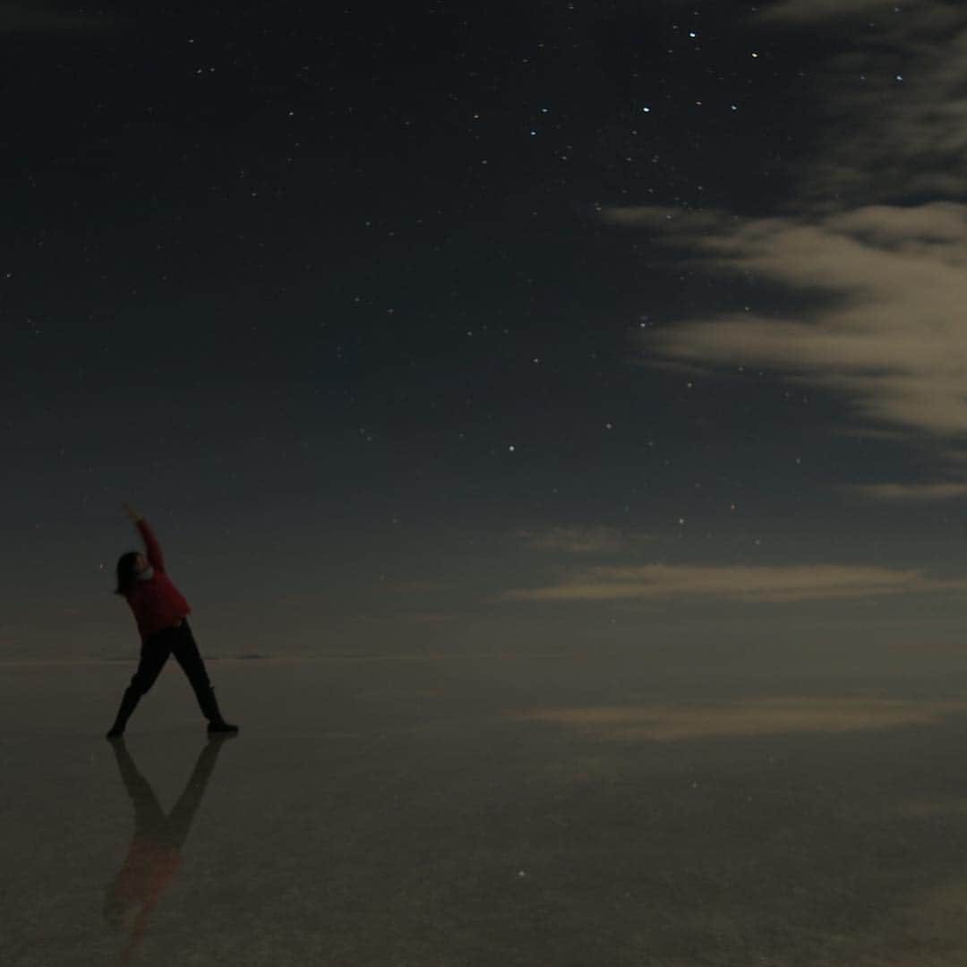 久保田智子のインスタグラム：「#uyuni #salardeuyuni #bolivia #nofilter #ウユニ塩湖 #ウユニ #絶景ヨガ #トラベルヨガ #加工なし #ウユニの夜」