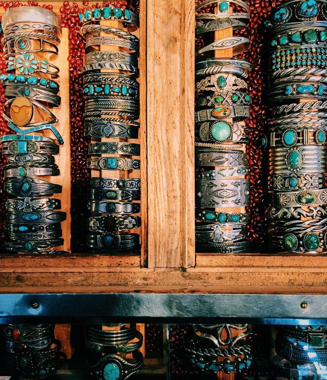GreenAngleのインスタグラム：「@tahbah Vintage Indian Jewelry Trunk Show Day.2 #tahbah #indianjewelry #greenangle #フレッドハービー #ナバホ」