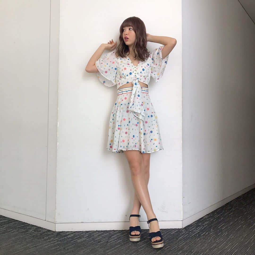 藤田ニコル（にこるん）さんのインスタグラム写真 - (藤田ニコル（にこるん）Instagram)「今日は今からヒルナンデスです✨✨ もう夏な衣装🐻⭐️⭐️ #ヒルナンにこるん」4月17日 11時37分 - 2525nicole2