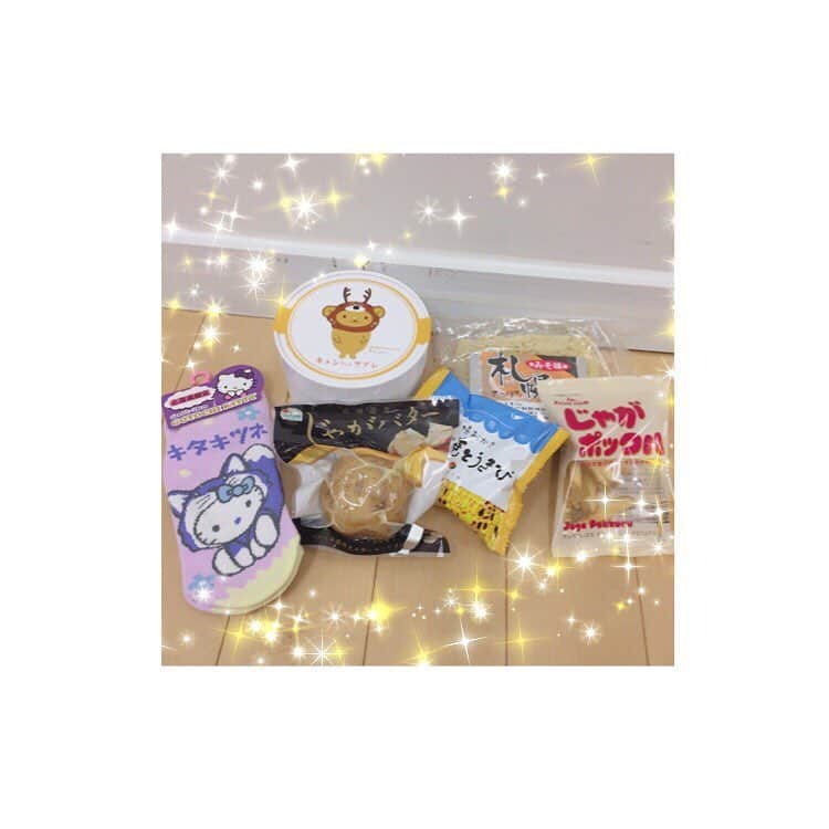 甲斐彩花のインスタグラム：「もえちゃんから 北海道のおみやげをいただきました🙈🙈💗💗💗 おかえりなさいもえちゃん😘😘💗💗💗💗 ありがとうございます☺️」