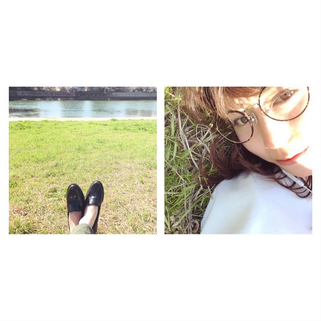 中根夕希のインスタグラム：「きょうはお休み。 #ひなたぼっこ #のーんびり #よい天気☀︎ #さくらがまだ咲いておる #川辺でゴロリ #おひとり様さま #ハトがすごく近くまで来てくれる☺︎ #色の教科書 #買ってみた #そしてラジコタイムフリーを聴く #星野源のオールナイトニッポン」