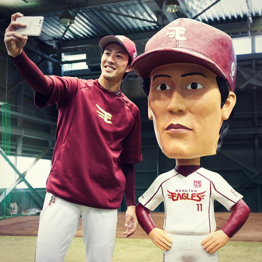 東北楽天ゴールデンイーグルスさんのインスタグラム写真 - (東北楽天ゴールデンイーグルスInstagram)「⚾️ 明日4月14日(金)の岸孝之選手ボブルヘッド7000個限定プレゼントに合わせてビッグボブルヘッドが完成✨ 本人とほぼ同じ身長で頭がしっかり揺れます😂 岸選手もとても喜んで自撮りしてました✌🏼 正面広場に設置されますので是非一緒に写真撮ってくださいね〜❗️ #rakuteneagles #岸孝之 #ビッグボブルヘッド」4月13日 17時02分 - rakuten_eagles