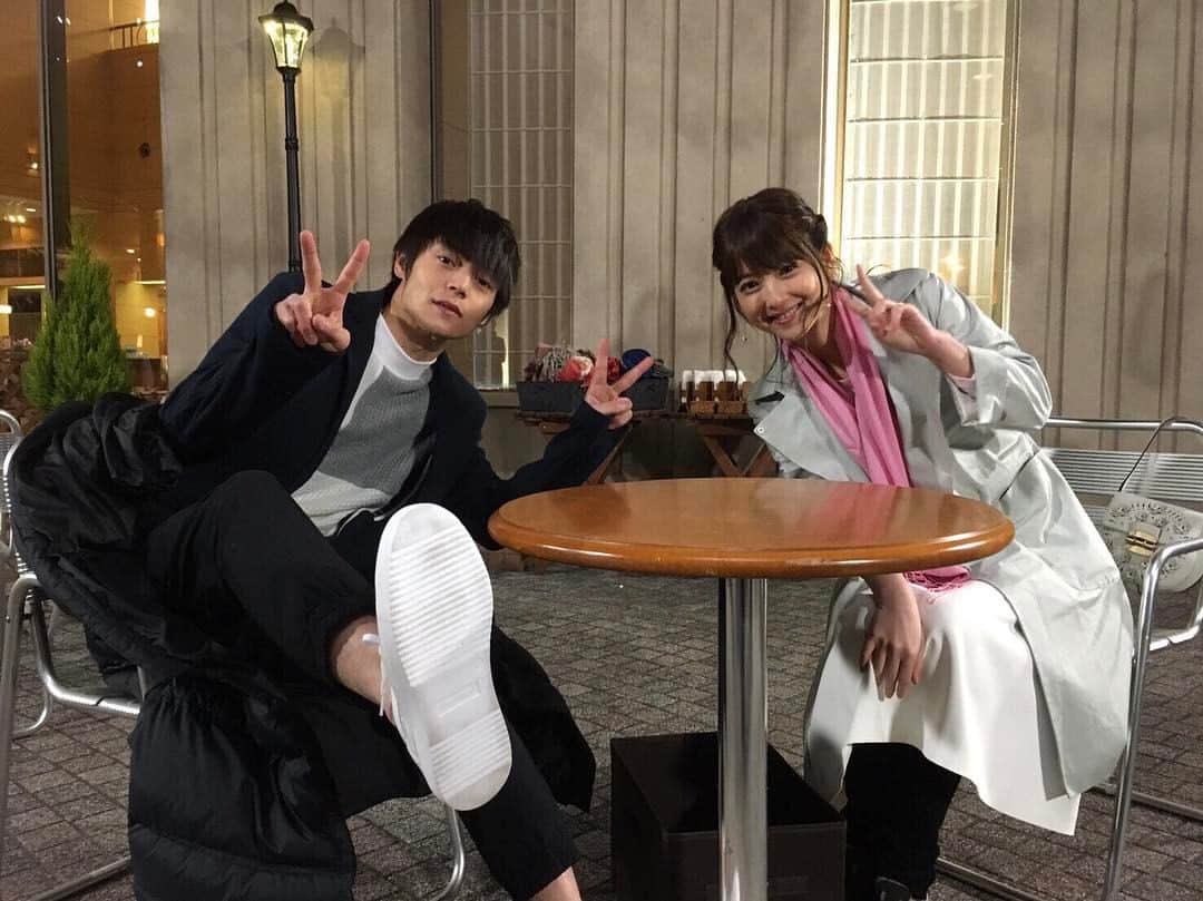 のインスタグラム：「#亮太と結衣のラブラブ２ショット♪ #このシーンで亮太と結衣の距離が急接近するとかしないとか♡ #ラストコップ #窪田正孝 #佐々木希 #hulu #anotherstory #lastcop #映画」
