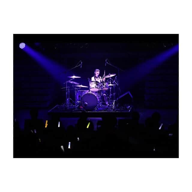 上西恵さんのインスタグラム写真 - (上西恵Instagram)「ラストドラムも😭 イントロやばかったけど、なんとか持ち直しました😭 ひゃあ〜😭 #上西恵卒業コンサート #抱きしめたいけど #ドラム」4月13日 20時29分 - jonishi_kei