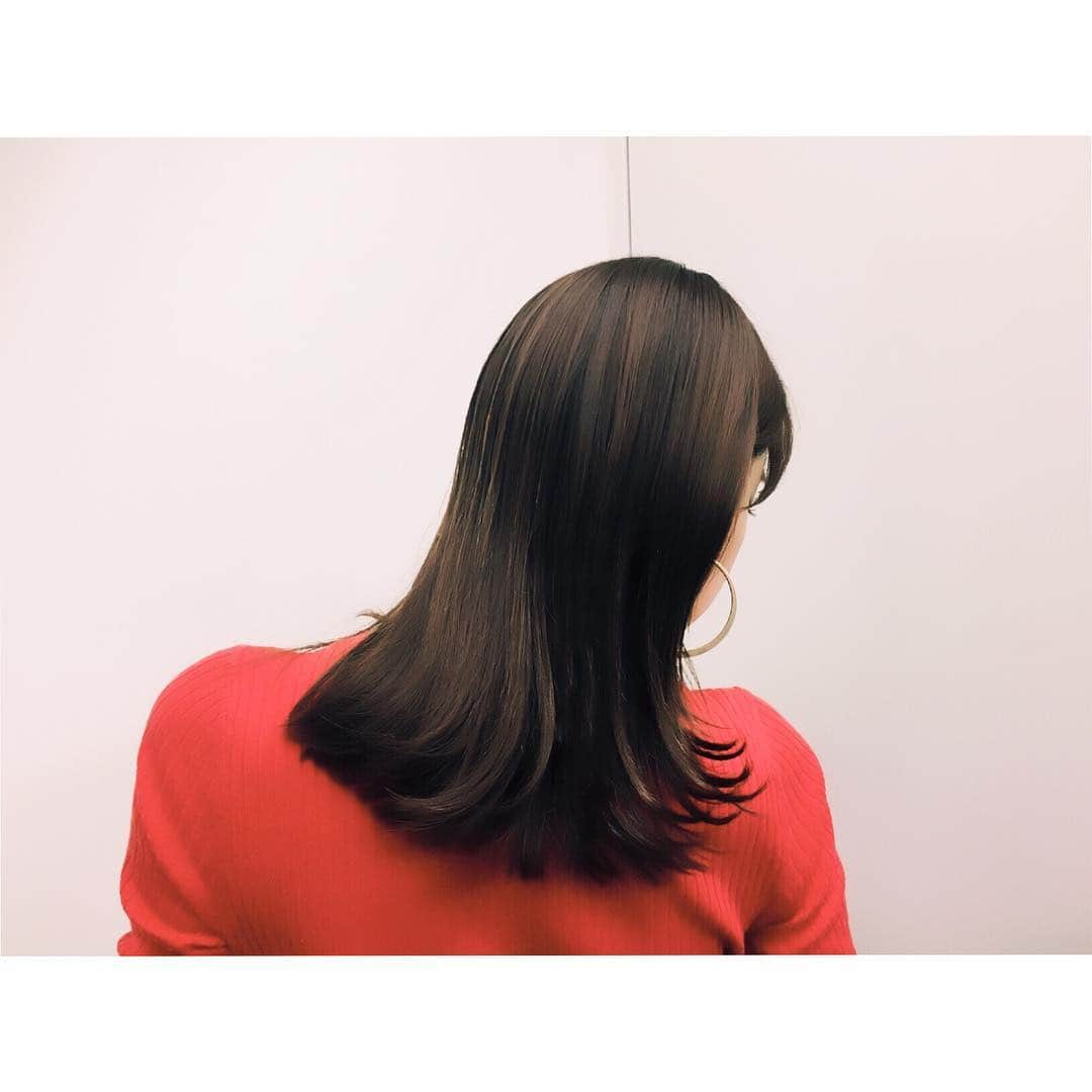 宮田聡子さんのインスタグラム写真 - (宮田聡子Instagram)「ほだカラー。 染めてだいぶ経つのに、色保ちが良い… 今までで一番色保ちが良い… サファイア色を入れてもらいました。 だいぶ伸びたよ☺  #美容室violet  #ほだからー」4月13日 21時04分 - miyatasatoko