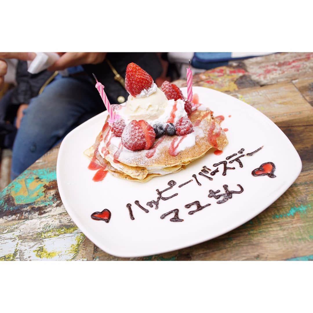 喜田彩子さんのインスタグラム写真 - (喜田彩子Instagram)「* * @sakiii0 @mayucoo2010 @kaorukowano と自由が丘LUNCH♡♡ *  NYが本店のオーガニック食材に拘ったバーガー屋さん『BAREBURGER』に🍔🍟 まゆちんのお誕生日もサプライズでっ🎉✨ * 少し遅れちゃったけど、お誕生日おめでとう🎂💕 子供も大人もテラスで気持ちいいお天気の中ジューシーなバーガー食べてワイワイ楽しかったなぁ♡ ＿＿＿＿＿＿＿＿＿＿＿＿＿＿＿＿＿＿＿＿＿ #息子とりっくん #人見知りコンビ #最後の最後に打ち解ける #子どもあるある  #母性の強いななちゃん #息子の事をなぜかおねーちゃんと呼ぶ #BAREBURGER#NY発 #ハンバーガー #オーガニック #自由が丘#jiyugaoka#東京#tokyo * *」4月14日 8時03分 - ayacokida