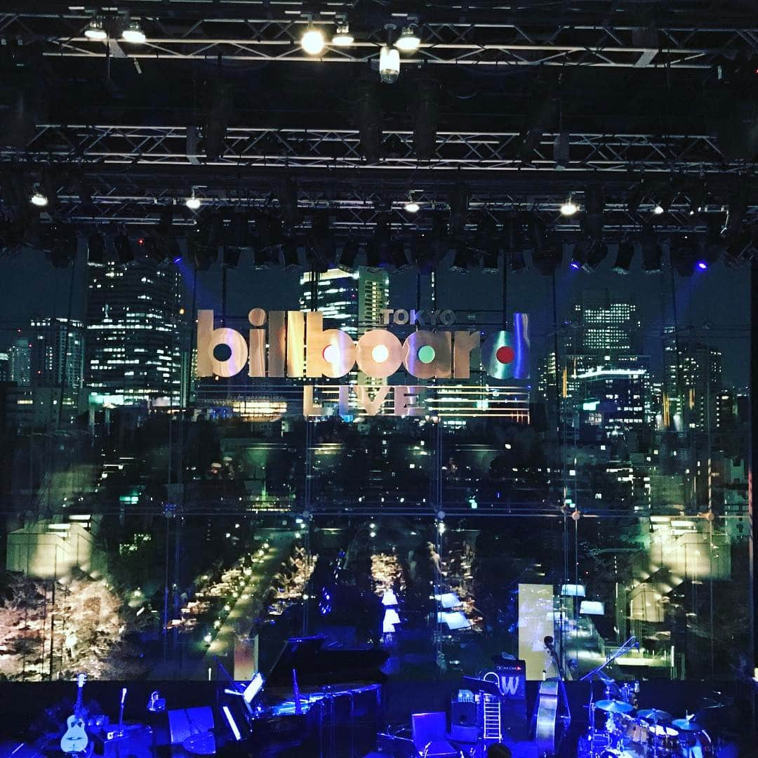 望月理恵さんのインスタグラム写真 - (望月理恵Instagram)「billbord  live  Tokyo #夜景が綺麗でした。 #歌声も景色も空気も大人の時間 #浜田真理子さんライブ」4月13日 23時33分 - mochiee28