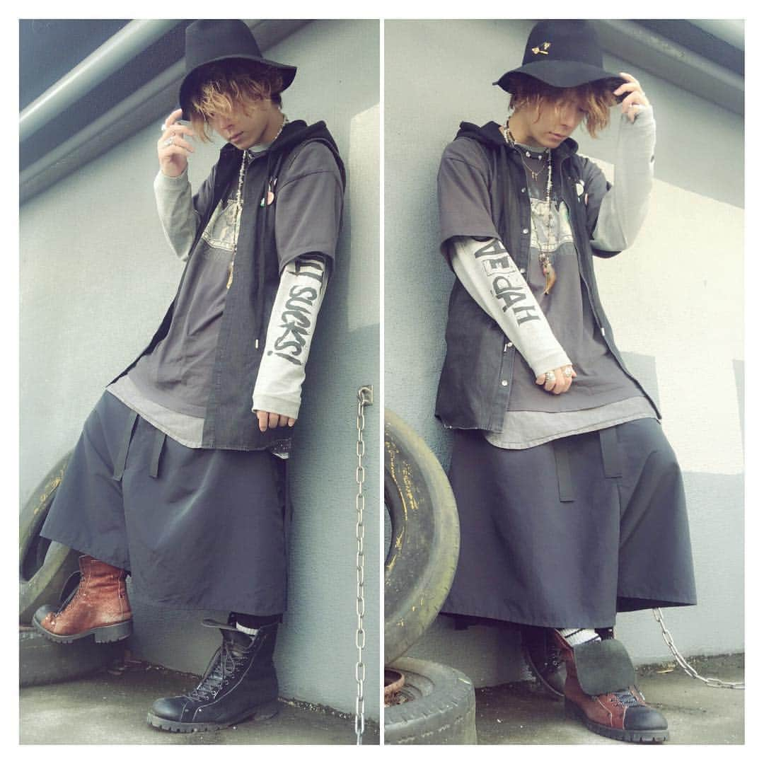 引地敬澄さんのインスタグラム写真 - (引地敬澄Instagram)「🎭 #引地髪服 🎭 . 🎩custom 👘NO ID. 👕H∀PEAC∃ 👖KIDILL 👞H∀PEAC∃ 💍KinCrossWorld . H∀PEAC∃の新作ロンTee&Tシャツにベストを重ねて、袴パンツとハットでバランスをとった変形Style💫 . ↓🌏要check🌎↓ http://kincrossworld.com . #HAPEACE #最新作 #KinCrossWorld #KCW #remake #handmade #一点物 #独創品 #独創的服飾空間 #JAPAN #TOKYO #引地服 #ファッション #fashion #ヘアー #hair #styling #コーデ #セルフセット #ヘアセット #ootd #vintage #ラフカジ」4月14日 0時24分 - takazumi0402