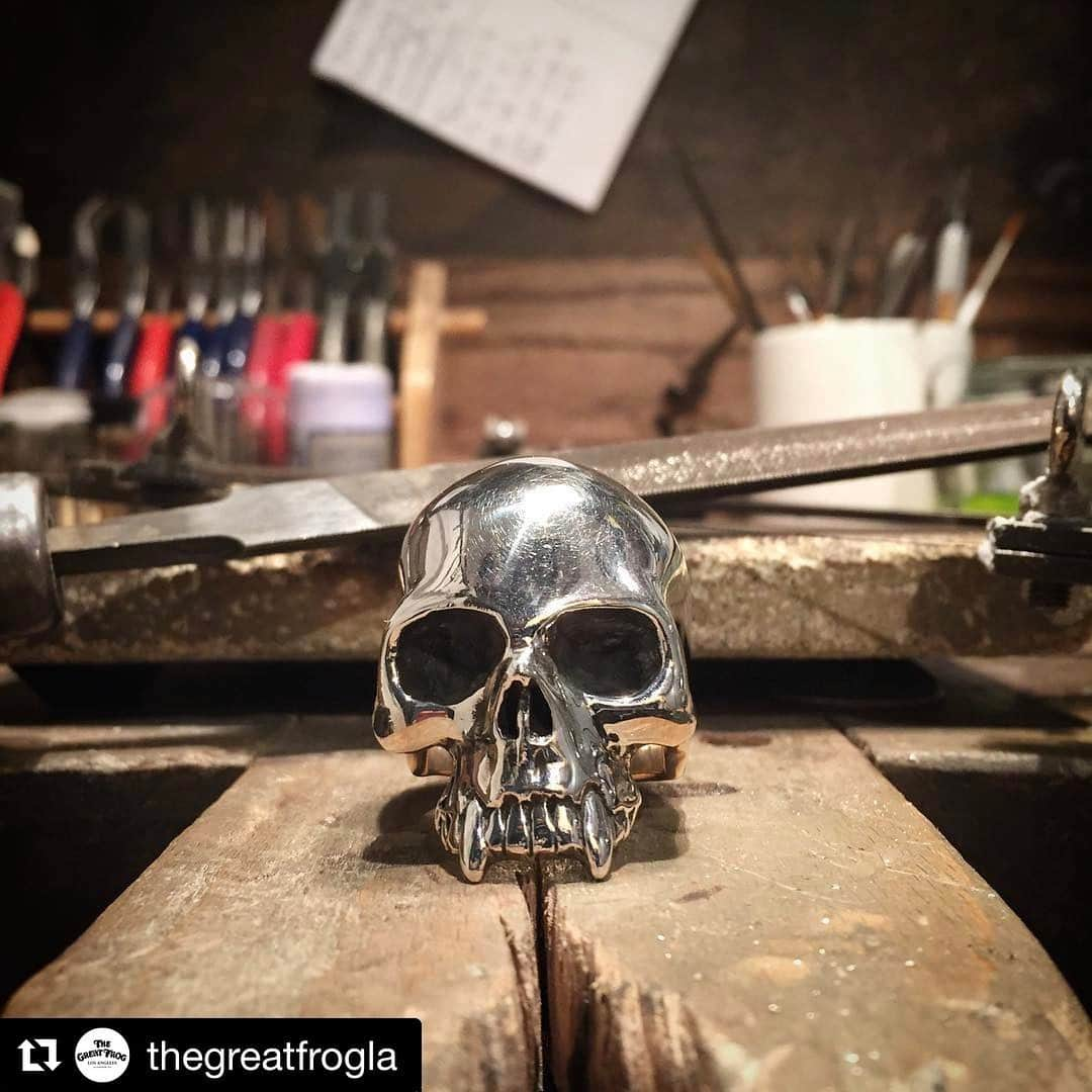 ニッキー・シックスさんのインスタグラム写真 - (ニッキー・シックスInstagram)「BIGGER IS BETTER. #Repost @thegreatfrogla ・・・ The Sixx Skull, as worn by Nikki Sixx @nikkisixxpixx is one of our largest Skull rings, weighing 79grams of solid British hallmarked.925 sterling silver. #thegreatfrogla #thegreatfrog #nikkisixxpixx」4月14日 5時17分 - nikkisixxpixx