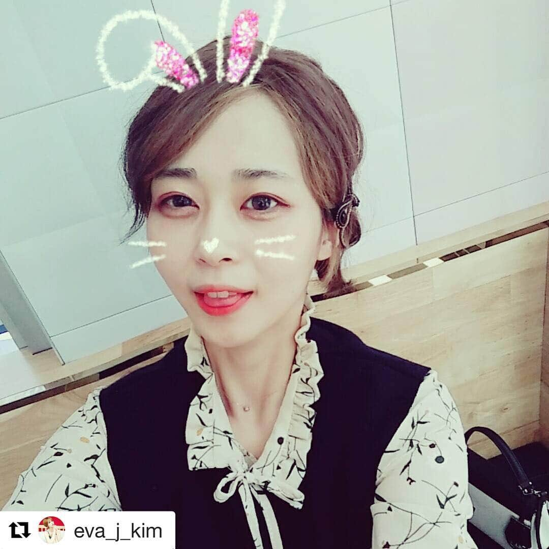 Linea-Storia KOREAさんのインスタグラム写真 - (Linea-Storia KOREAInstagram)「#Repost @eva_j_kim ・・・ 봄이다앙 ♥  #셀카 #셀카그램 #셀피 #셀피그램 #셀스타그램 #셀기꾼 #얼스타그램 #selfie #selfies #selstagram #데일리룩 #ootd #옷 #daily #dailylook #단발 #웨이브 #봄 #longhair #curlyhair #blonde  #halfwig #wig #인형머리 #통가발 #가발 #리네아스토리아 #가성비갑」4月14日 16時34分 - lineastoria_korea