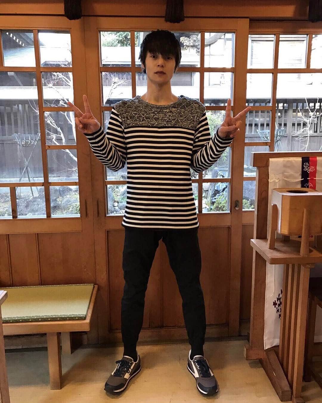 のインスタグラム：「#窪田正孝 さん #中々見れない私服 #hulu #anotherstory #lastcop #映画」