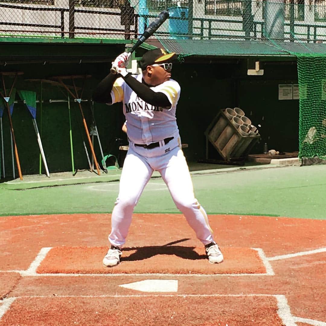 アントニーのインスタグラム：「草野球  #草野球 #強打者 #助っ人 #スラッガー #本日ノーヒット #ダメ助っ人 #クビ確定 #後がない #晩年のマルチネス #デスパイネぐらい活躍したい」