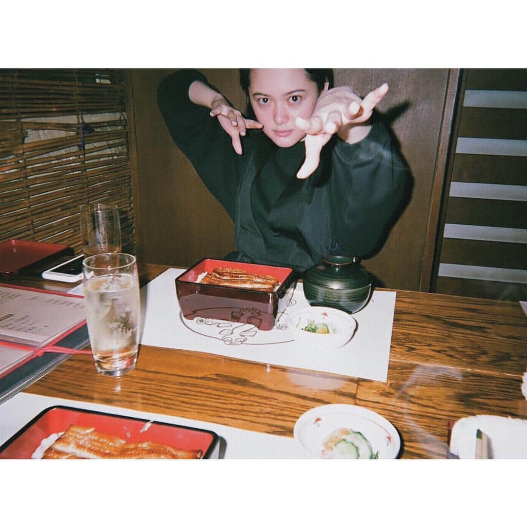 玉城ティナさんのインスタグラム写真 - (玉城ティナInstagram)「すっぴんで鰻食べないで  #film」4月14日 15時33分 - tinapouty