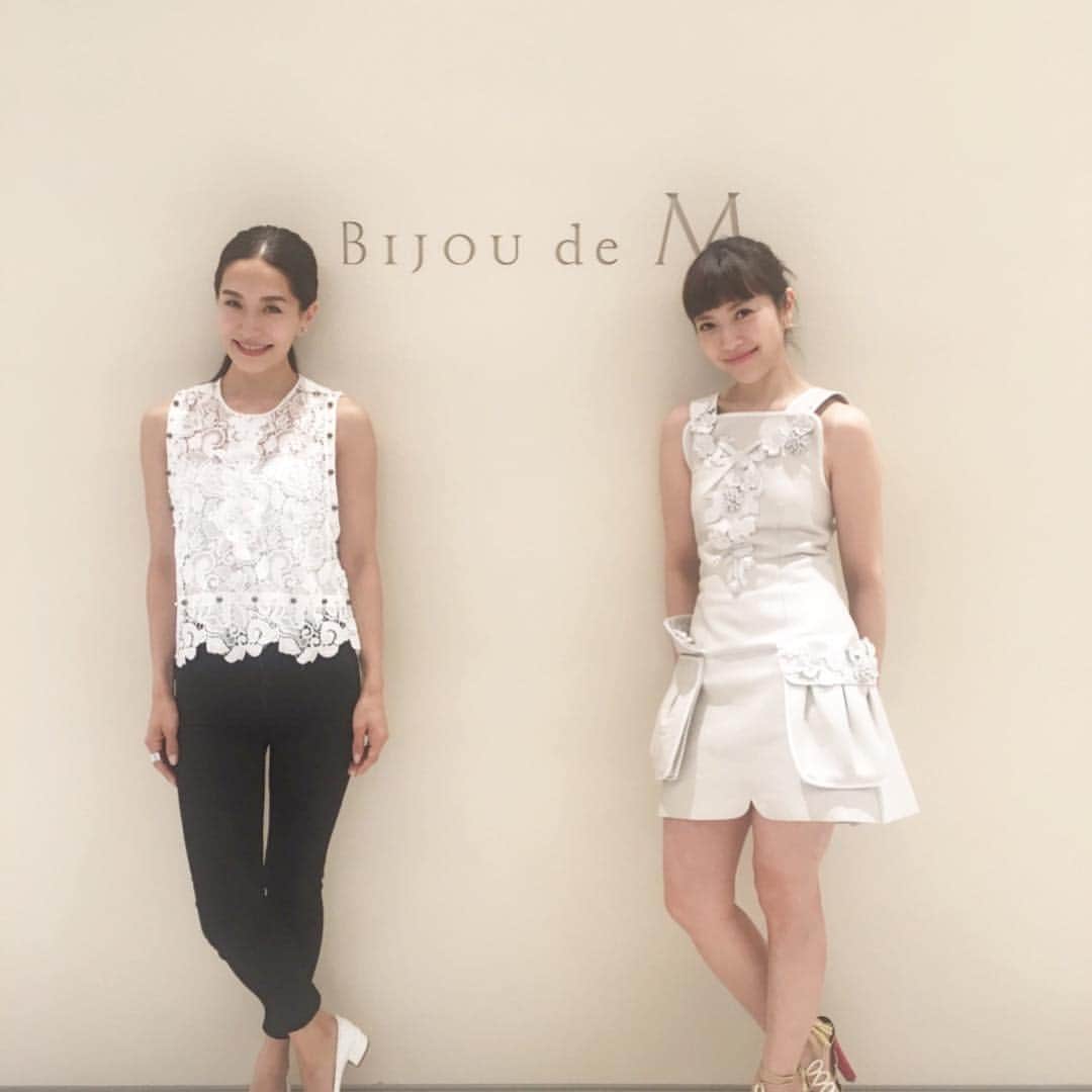 亀恭子のインスタグラム：「来週銀座に誕生する〝GINZA SIX 〟  press dayの今日、少しだけ内覧させて頂きました。  30分だけの滞在時間だったので、全ては見きれなくて… 気になるお店が山盛り^ ^  OPENが楽しみですね♡  BIJOU de Mのみおちゃんと^ ^  #ginzasix #ginza #april20 #open」