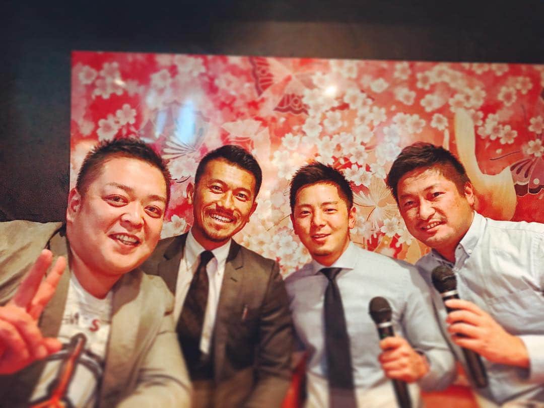 ryoma0808のインスタグラム：「今日は会社の男子会☺️🍻4月は社長と後輩梶浦の誕生日、そして弊社一大行事の就職イベントと盛り沢山なので結束して頑張っていこう(о´∀`о)✨ #adecreates #男子会」