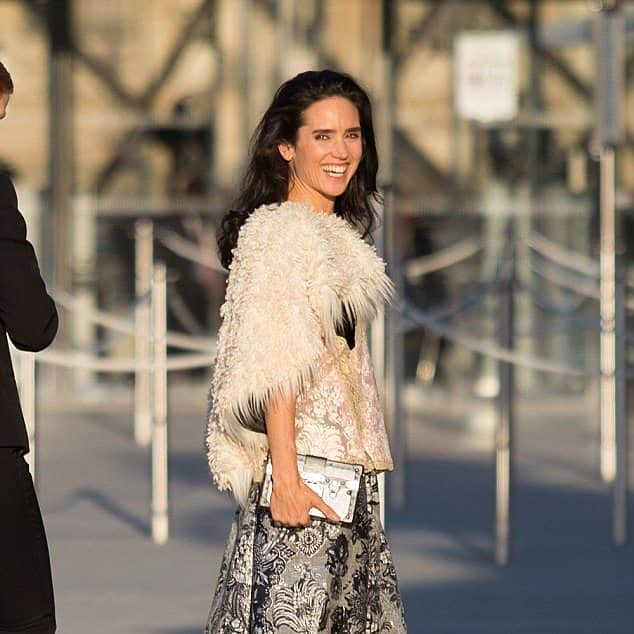 ジェニファー・コネリーさんのインスタグラム写真 - (ジェニファー・コネリーInstagram)「Jennifer Connelly show off their style while attending aLouis Vuitton event on Tuesday (April 11) in Paris, France. @louisvuitton #jenniferconnelly」4月15日 8時55分 - jenniferconnelly_