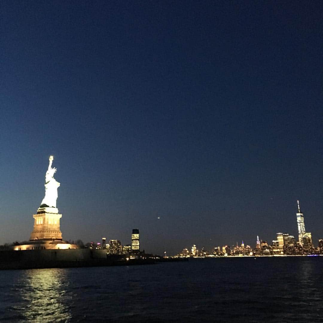 久保田智子のインスタグラム：「#statueofliberty #newyork #eveningjazzcruise #ニューヨーク #自由の女神」