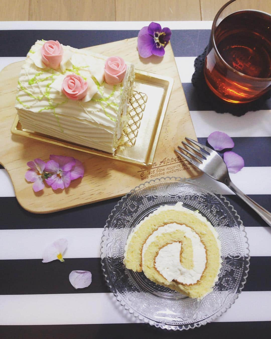 鳥居千春さんのインスタグラム写真 - (鳥居千春Instagram)「小さい頃から一番好きなケーキ🍰 バタークリーム😋 最近なかなか売ってなくて見つけてどうしても食べたくて購入😊  このケーキ思い出のケーキなんです☝️ わかる人はわかる思い出😁  #バタークリーム#バタークリームケーキ#ケーキ#cake#コロンバン#スイーツ#sweets#おうちカフェ#instafood」4月15日 19時08分 - coharubiyori0515