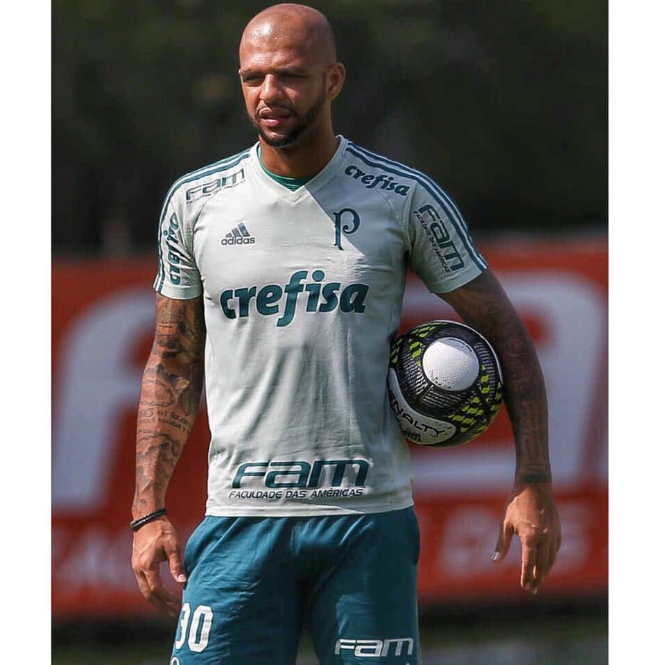 フェリペ・メロのインスタグラム：「Treino 🐷💚 @felipemelo」