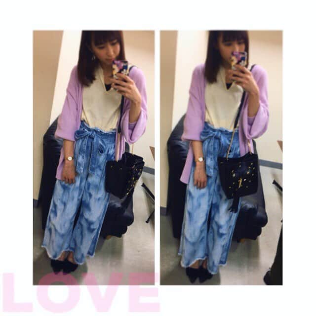 佐伯かなのインスタグラム：「あったかくなってきて春服着れるようになった～うれしい～💓春服が一番好き👕👖👟 ･ ･ ･ #私服 #todayscode #春服  #LOWRYSFARM #カーディガン #春ニット #ワイドパンツ #ハイウエストデニム #bottom #whoswhochico #tops #白シャツ #Vネック #スタッズバッグ #バケツバッグ  #腕時計 #katespade  #outfit #CANDYGOGO #idol #instagood #selfie #japanesegirl #ff #me #followme」