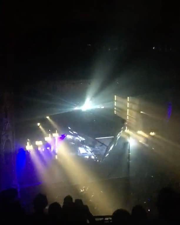 ジョーイ・ボサのインスタグラム：「The cube was in full effect last night」