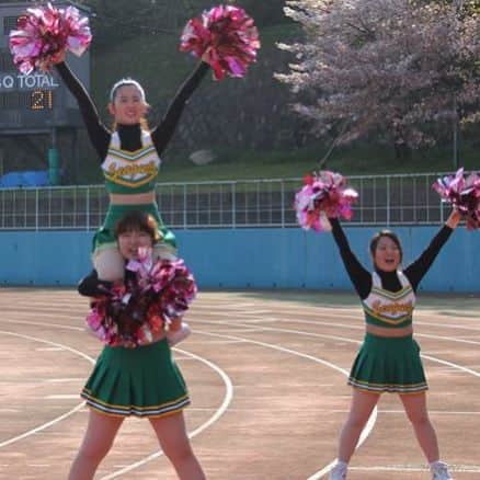 神戸学院大学さんのインスタグラム写真 - (神戸学院大学Instagram)「アメフト部が県立大に勝ちました アメリカンフットボール部「NAVY SEALS」と兵庫県立大「TRAIL BLAZERS」の定期戦が16日、王子スタジアムで行われ、「NAVY SEALS」は21－14で勝ち、通算成績を8勝1敗としました。試合後の表彰式では、森中肇健主将が真弓杯を授与され、MVPには藤本勝大選手が選ばれました。この日は、新チームになって初の試合。両チームとも新入生が観戦したほか、チアリーダー部も応援に駆けつけました。 #神戸学院大学#神戸学院#アメリカンフットボール部 #チアリーダー部#独立団体」4月17日 10時52分 - kobegakuin_university_koho